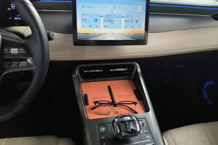 Used BYD Qin PLUS 2025 DM-i Smart Drive 55KM Leading Model Audio And AC Panel