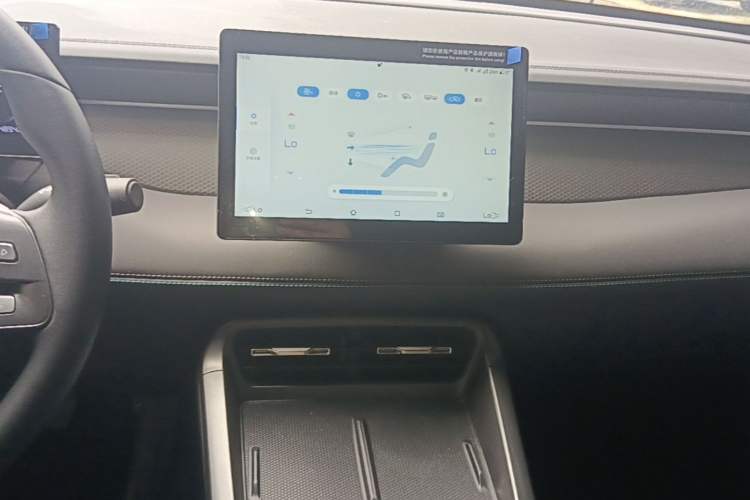 Used BYD Qin PLUS 2025 DM-i Smart Drive 55KM Leading Model Audio And AC Panel