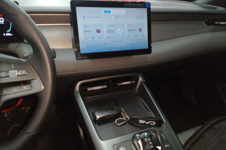 Used BYD Qin PLUS 2025 DM-i Smart Drive 55KM Leading Model Audio And AC Panel