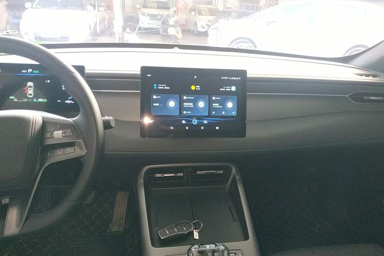 Used BYD Qin PLUS 2025 DM-i Smart Drive 55KM Leading Model Audio And AC Panel