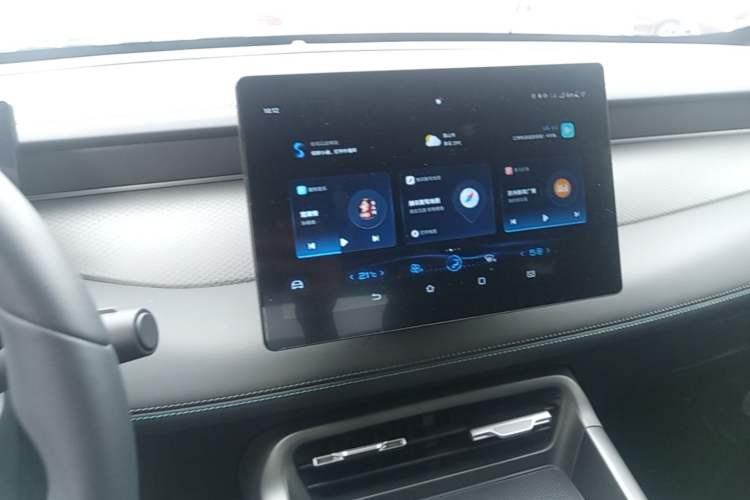 Used BYD Qin PLUS 2025 DM-i Smart Drive 55KM Leading Model Audio And AC Panel