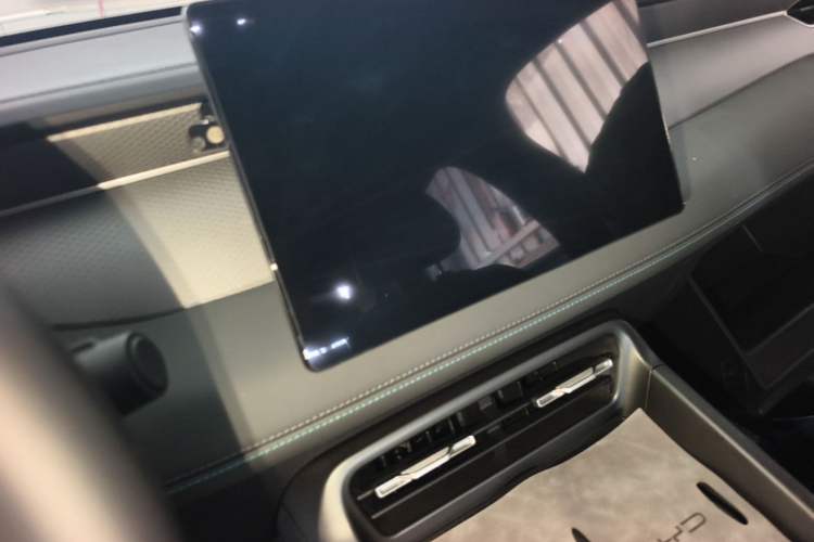 Used BYD Qin PLUS 2025 DM-i Smart Drive 55KM Leading Model Audio And AC Panel