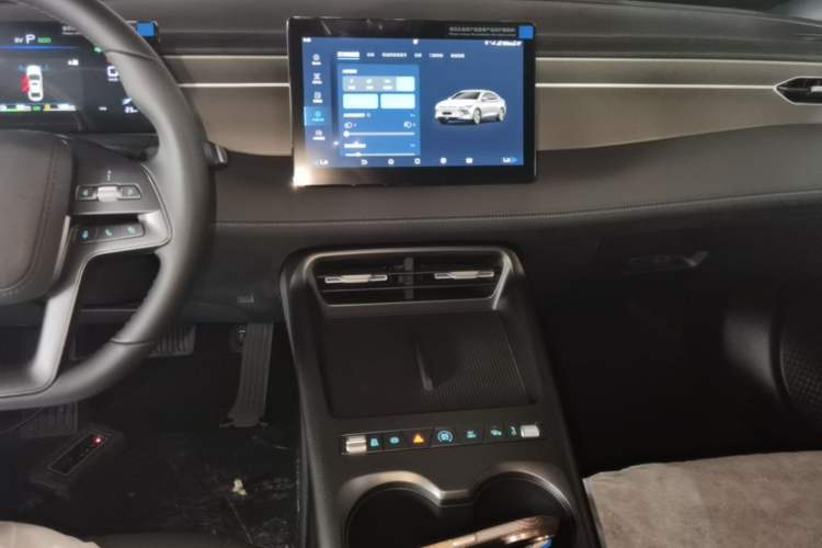 Used BYD Qin PLUS  Audio And AC Panel
