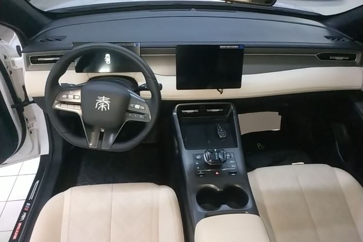 Used BYD Qin PLUS 2025 DM-i Smart Drive 55KM Leading Model Center Console