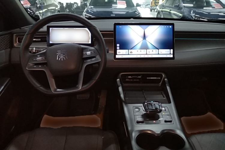 Used BYD Qin PLUS 2025 DM-i Smart Drive 120KM Superior Model Center Console