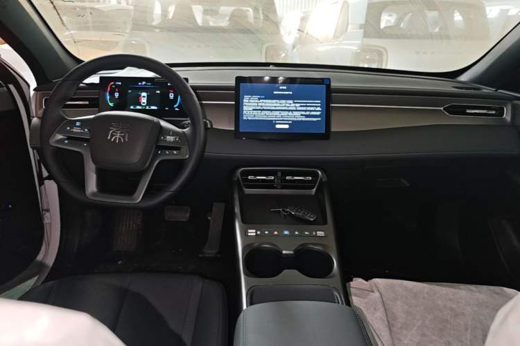 Used BYD Qin PLUS  Center Console