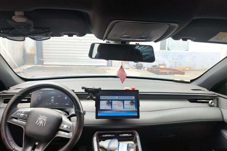 Used BYD Qin PLUS 2025 DM-i Smart Drive 55KM Leading Model Center Console