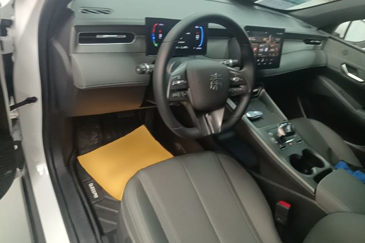 Used BYD Qin PLUS 2025 DM-i Smart Drive 55KM Leading Model Center Console