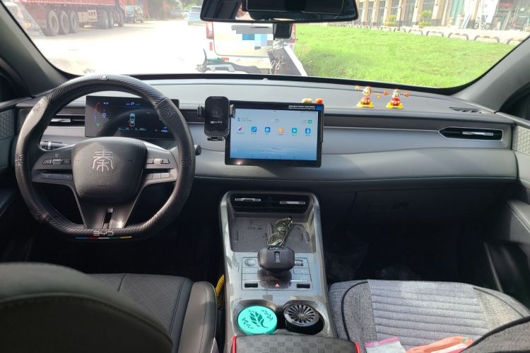 Used BYD Qin PLUS 2025 DM-i Smart Drive 55KM Leading Model Center Console