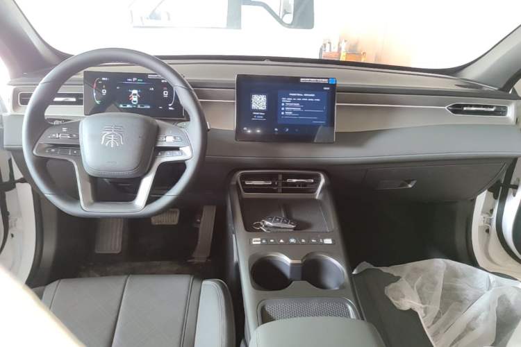 Used BYD Qin PLUS  Center Console
