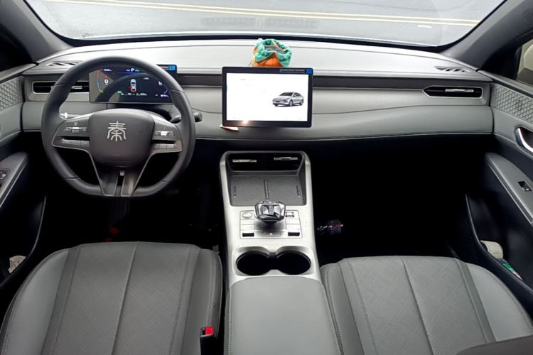 Used BYD Qin PLUS 2025 DM-i Smart Drive 55KM Leading Model Center Console