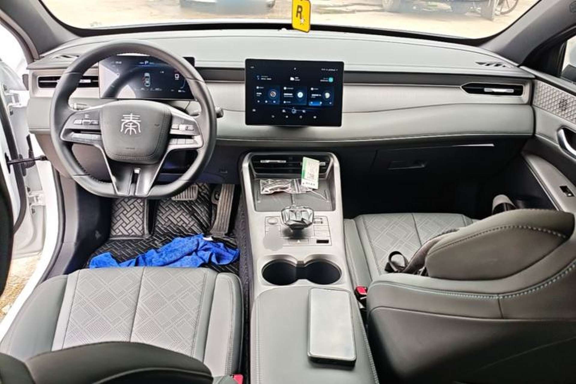 Used BYD Qin PLUS 2025 DM-i Smart Drive 55KM Leading Model Center Console