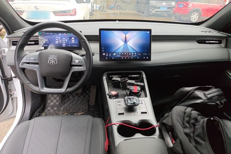 Used BYD Qin PLUS 2025 EV Smart Drive Edition 510KM Leading Model Center Console
