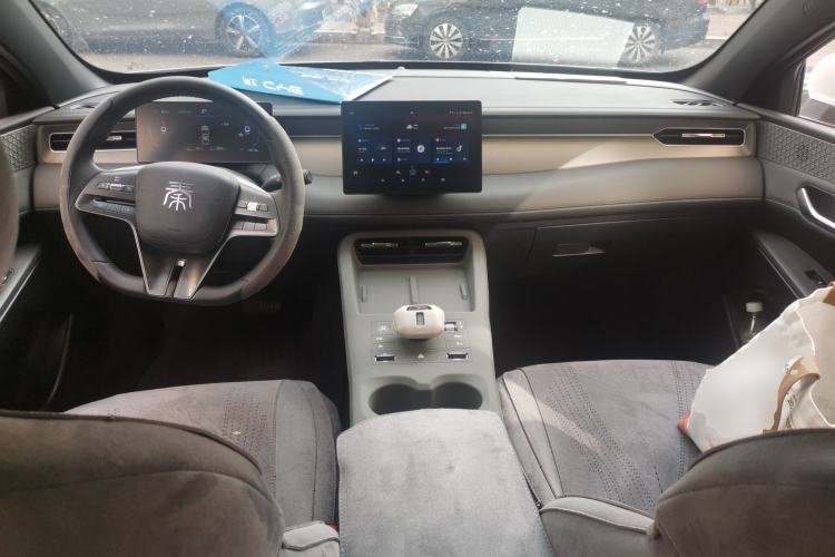 Used BYD Qin PLUS 2025 DM-i Smart Drive 55KM Leading Model Center Console