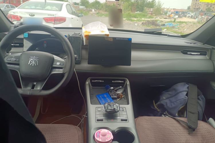 Used BYD Qin PLUS 2025 DM-i Smart Drive 55KM Leading Model Center Console