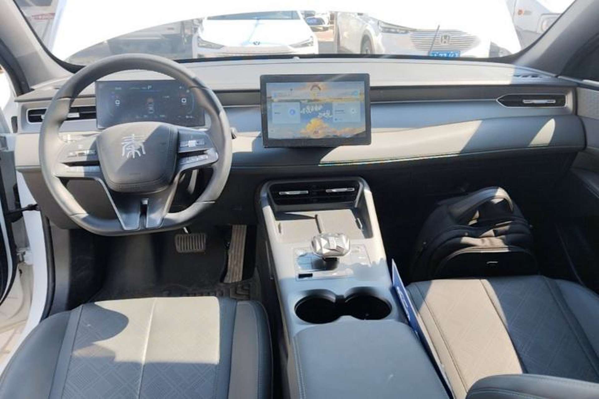 Used BYD Qin PLUS 2025 DM-i Smart Drive 55KM Leading Model Center Console