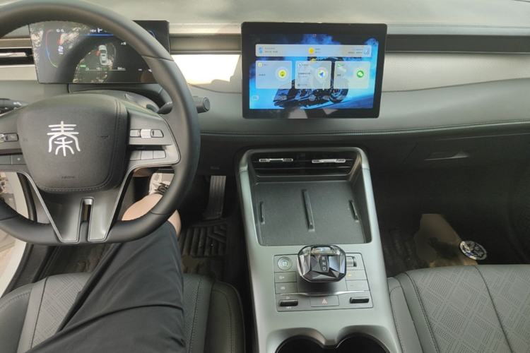 Used BYD Qin PLUS 2025 DM-i Smart Drive 55KM Leading Model Center Console