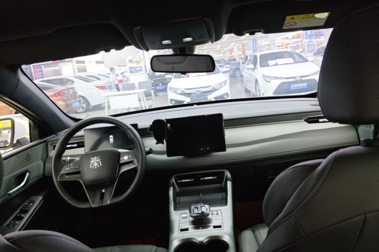 Used BYD Qin PLUS 2025 DM-i Smart Drive 55KM Leading Model Center Console