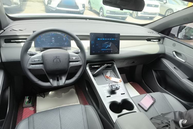 Used BYD Qin PLUS 2025 DM-i Smart Drive 55KM Leading Model Center Console