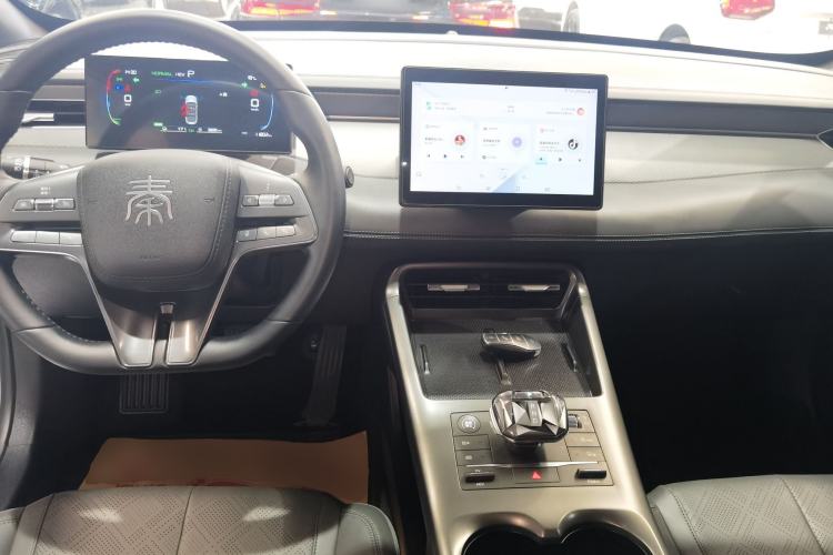 Used BYD Qin PLUS 2025 DM-i Smart Drive 55KM Leading Model Center Console