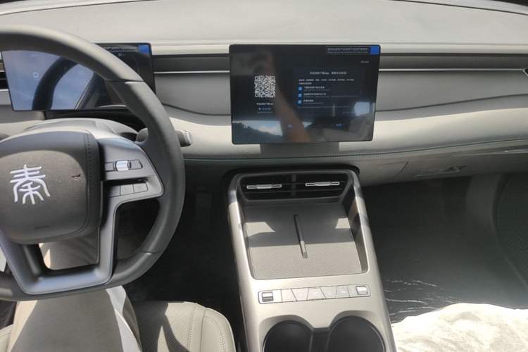 Used BYD Qin PLUS  Center Console