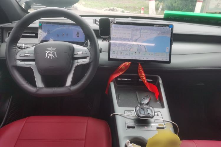 Used BYD Qin PLUS 2025 DM-i Smart Drive 120KM Superior Model Center Console