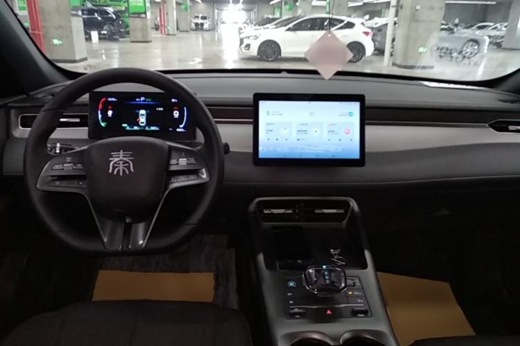 Used BYD Qin PLUS 2025 DM-i Smart Drive 55KM Leading Model Center Console