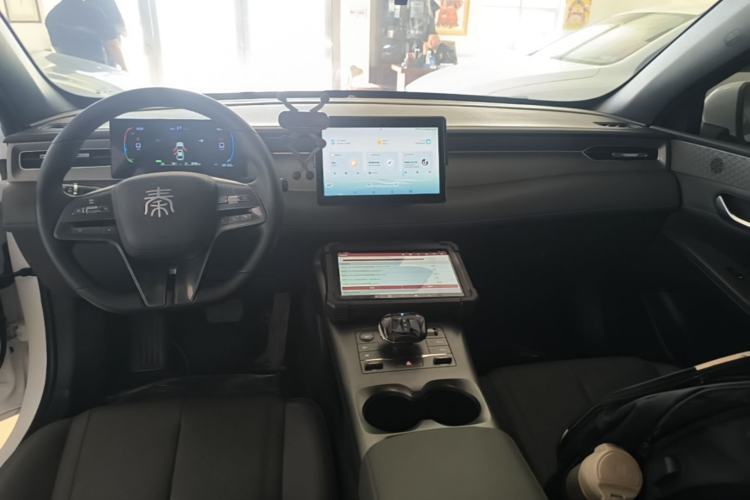 Used BYD Qin PLUS 2025 DM-i Smart Drive 55KM Leading Model Center Console