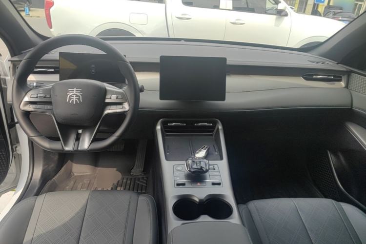 Used BYD Qin PLUS 2025 DM-i Smart Drive 55KM Leading Model Center Console