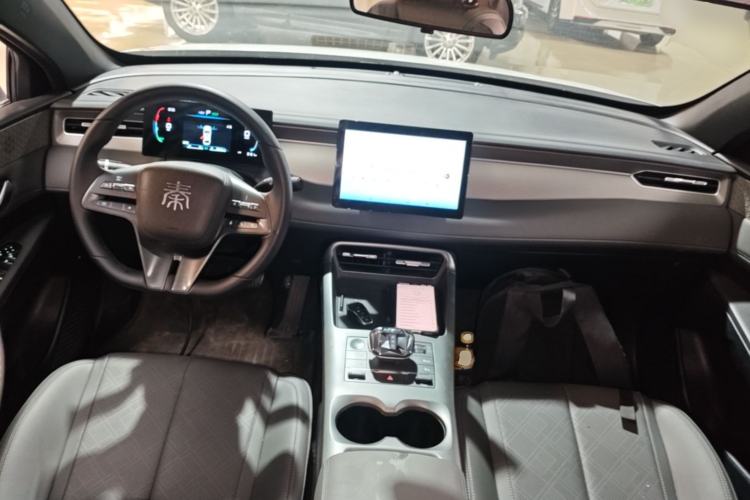 Used BYD Qin PLUS 2025 DM-i Smart Drive 55KM Leading Model Center Console