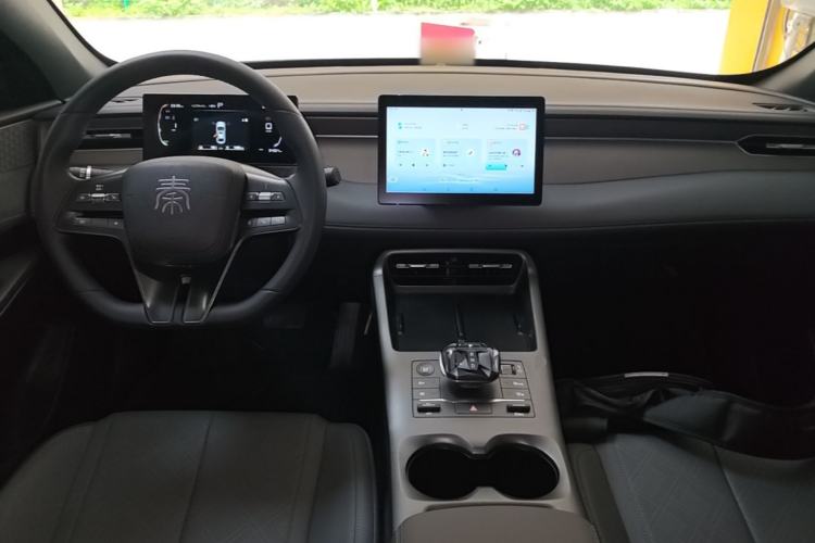 Used BYD Qin PLUS 2025 DM-i Smart Drive 55KM Leading Model Center Console