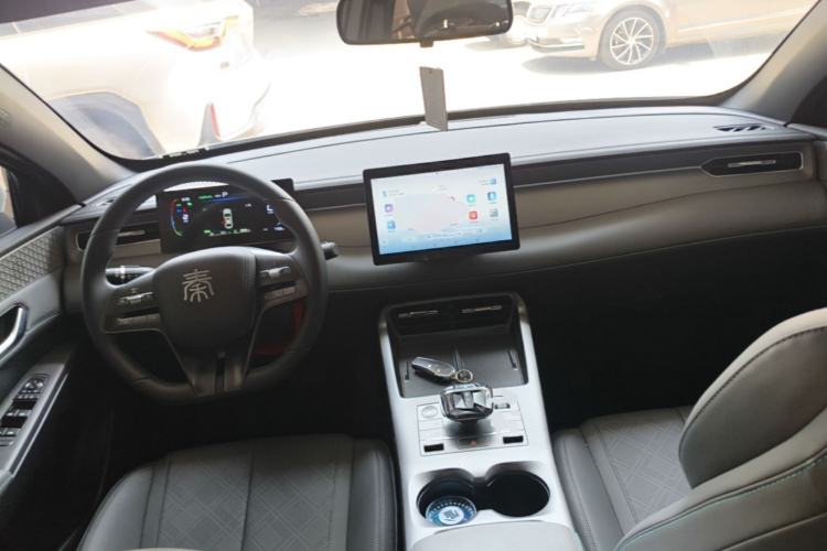 Used BYD Qin PLUS 2025 DM-i Smart Drive 55KM Leading Model Center Console