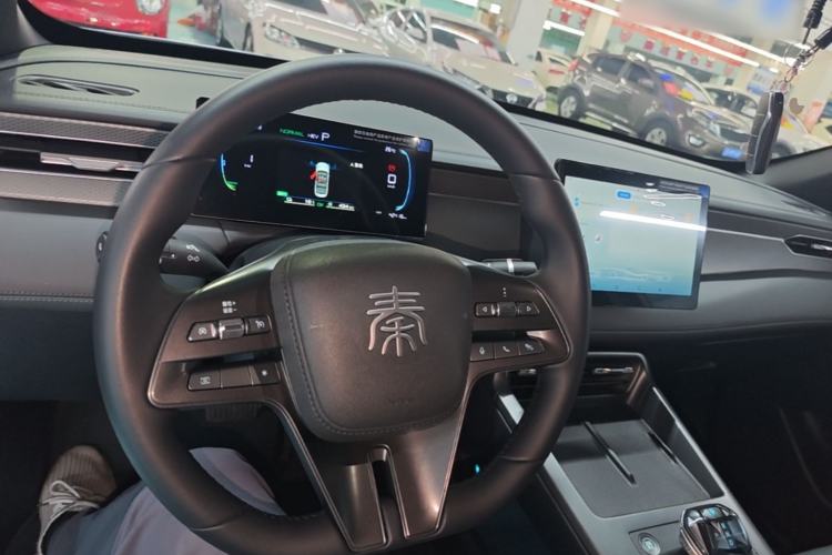 Used BYD Qin PLUS 2025 DM-i Smart Drive 55KM Leading Model Center Console