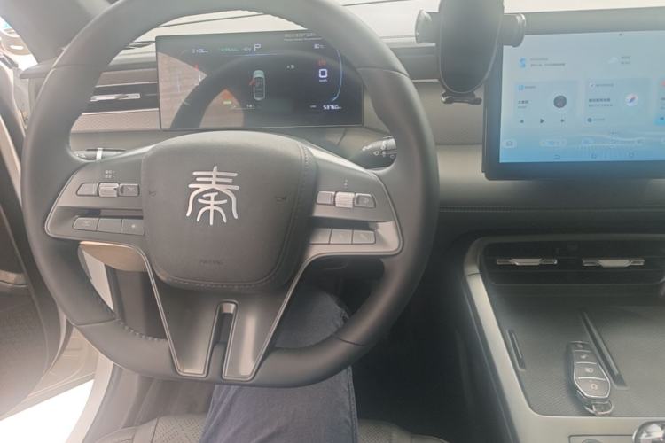 Used BYD Qin PLUS 2025 DM-i Smart Drive 55KM Leading Model Center Console