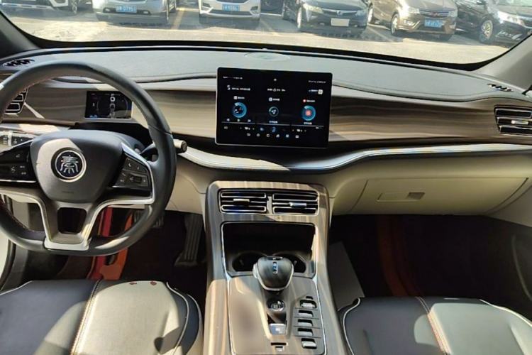 Used BYD Qin PLUS 2025 EV 510KM Standard Range Model Center Console