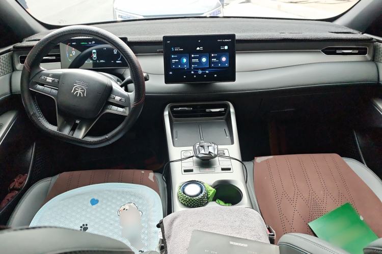 Used BYD Qin PLUS 2025 DM-i Smart Drive 55KM Leading Model Center Console