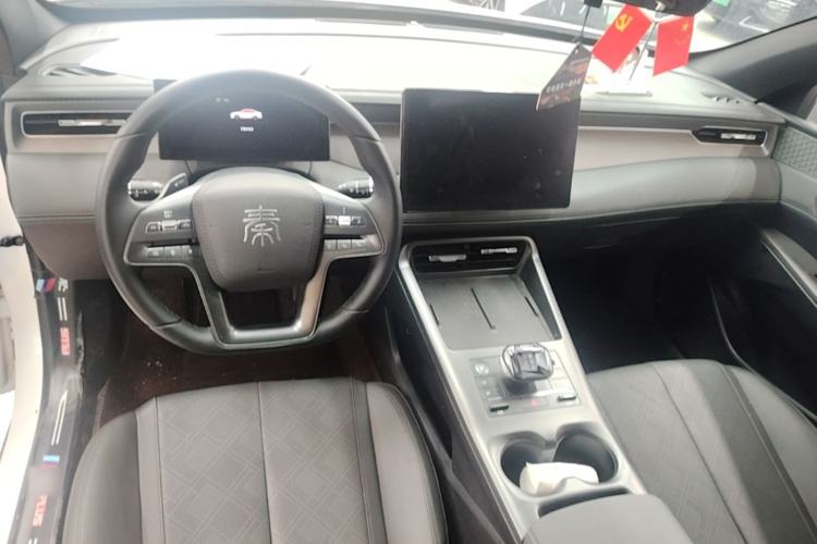 Used BYD Qin PLUS 2025 EV Smart Drive Edition 420KM Leading Model Center Console