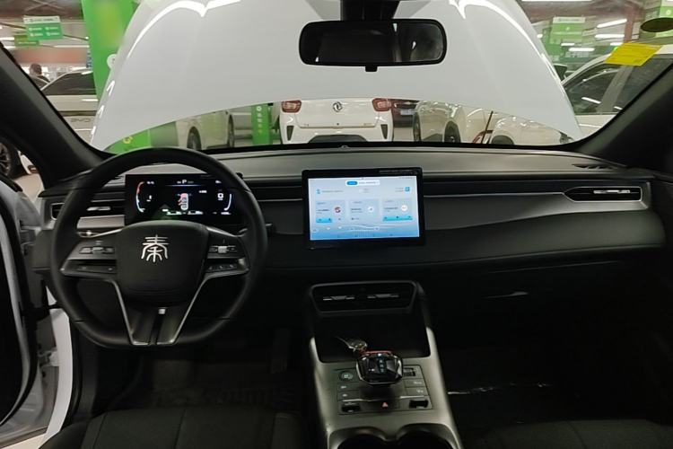 Used BYD Qin PLUS 2025 DM-i Smart Drive 55KM Leading Model Center Console