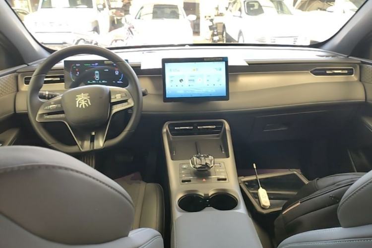 Used BYD Qin PLUS 2025 DM-i Smart Drive 55KM Leading Model Center Console