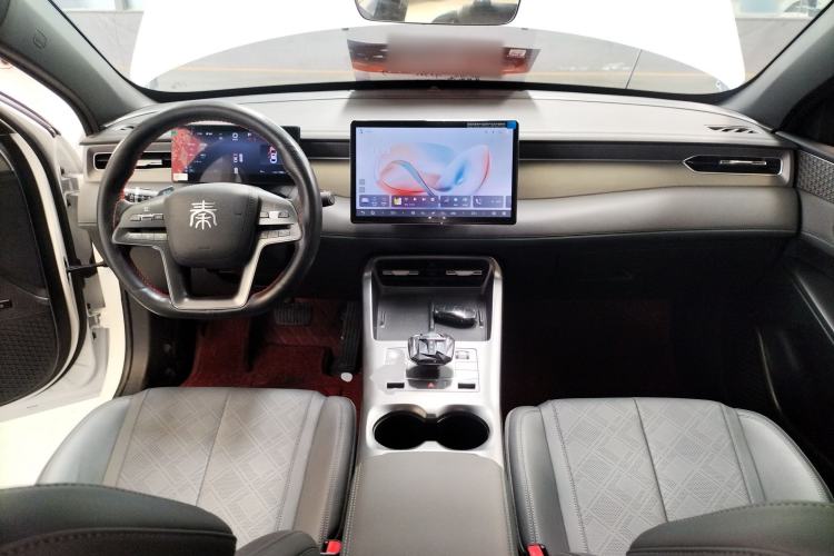 Used BYD Qin PLUS 2025 DM-i Smart Drive 55KM Beyond Model Center Console