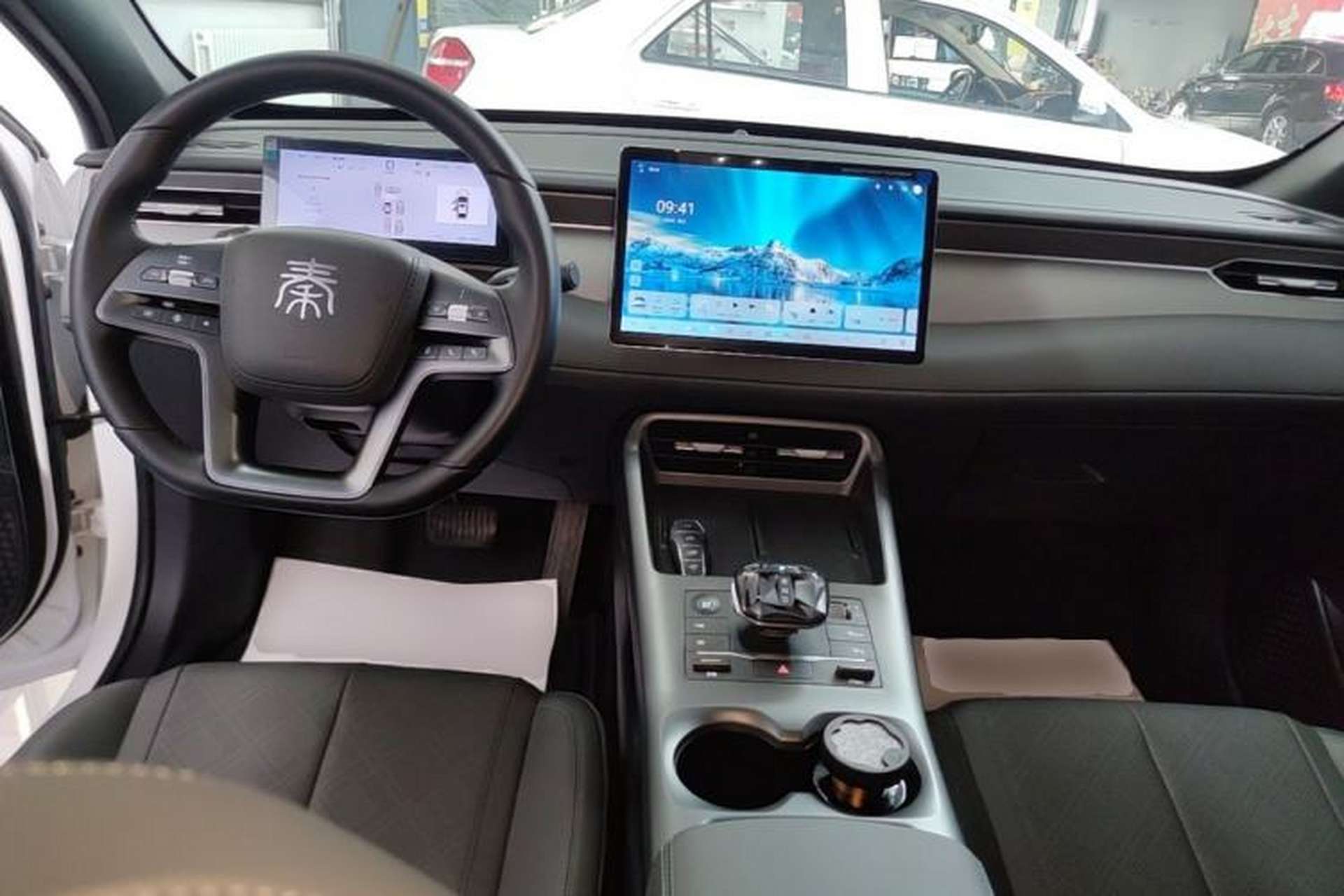 Used BYD Qin PLUS 2025 EV Smart Drive Edition 510KM Leading Model Center Console