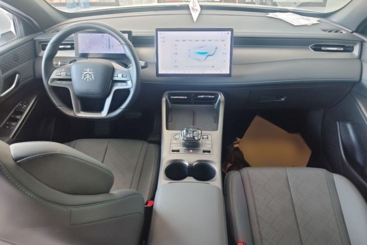 Used BYD Qin PLUS 2025 DM-i Smart Drive 120KM Superior Model Center Console