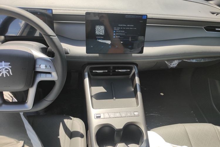 Used BYD Qin PLUS  Center Console