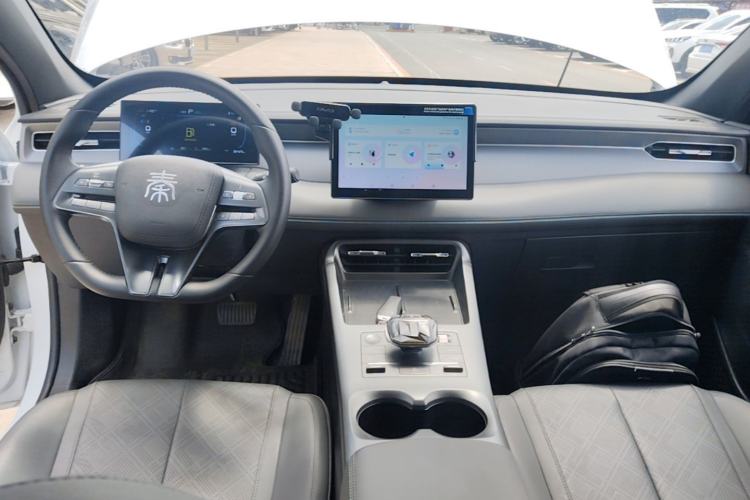 Used BYD Qin PLUS 2025 DM-i Smart Drive 55KM Leading Model Center Console