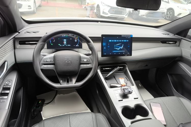 Used BYD Qin PLUS 2025 DM-i Smart Drive 55KM Leading Model Center Console