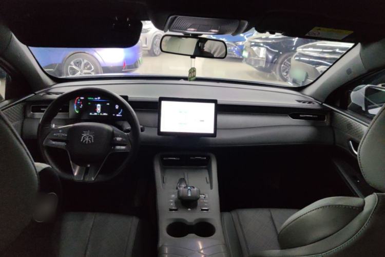 Used BYD Qin PLUS 2025 DM-i Smart Drive 55KM Leading Model Center Console
