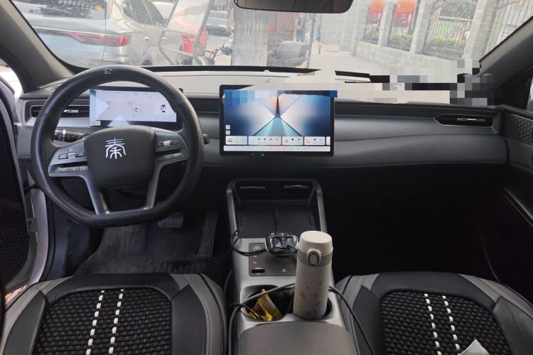 Used BYD Qin PLUS 2025 DM-i Smart Drive 120KM Superior Model Center Console