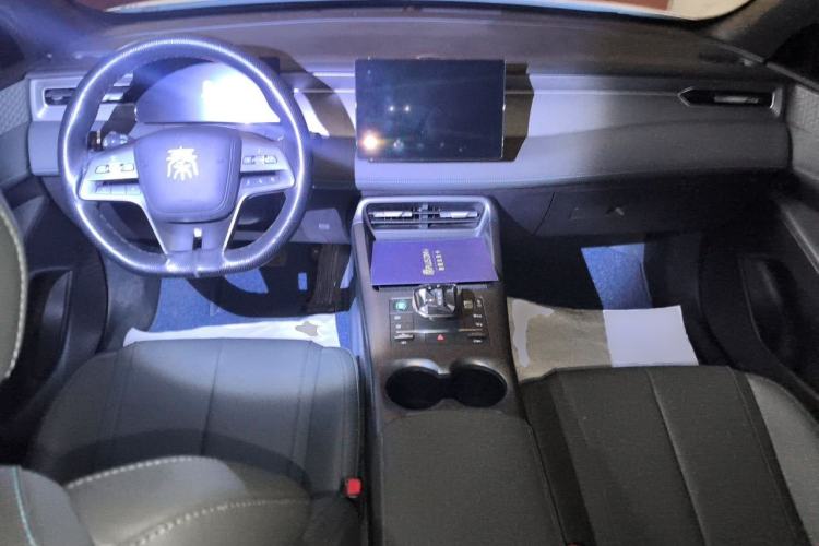 Used BYD Qin PLUS 2025 DM-i Smart Drive 55KM Leading Model Center Console