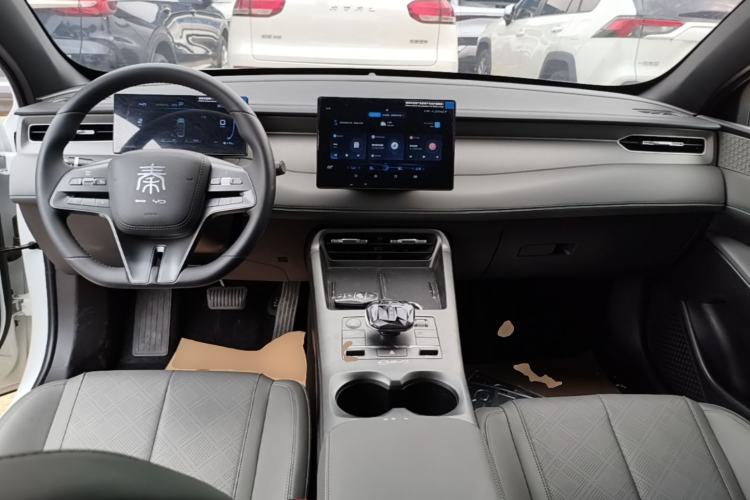 Used BYD Qin PLUS 2025 DM-i Smart Drive 55KM Leading Model Center Console