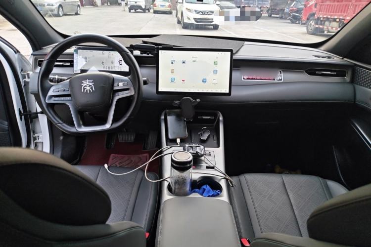 Used BYD Qin PLUS 2025 EV Smart Drive Edition 510KM Leading Model Center Console